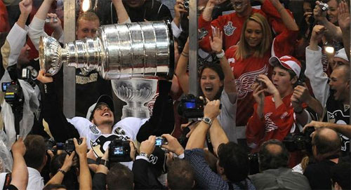 Captain Sidney Crosby celebrates with the Stanley Cup