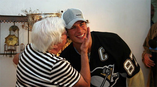 Sidney Crosby delivers tickets to Alice Kilgore whom told him they would win the stanley cup this year when he delivered her tickets 2-years ago