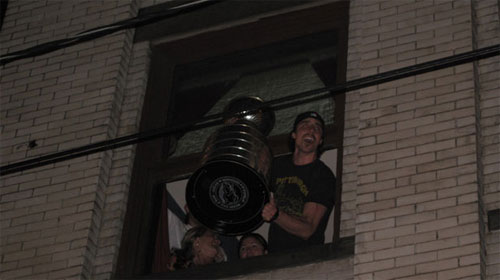 Marc-Andre Fleury shows off the Stanley Cup in Southside on 6//13/09