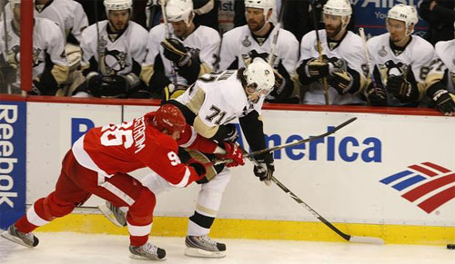 Evgeni Malkin tries to carry the puck through the neutral zone on 6/6/09