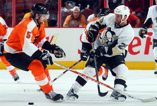 Max Talbot plays the puck against the Flyers on 4/21/09
