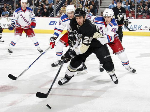 Max Talbot plays the puck against the Rangers on 3/28/09