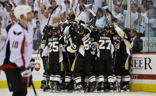 The Penguins celebrate Kris Letang's game winning goal on 5/6